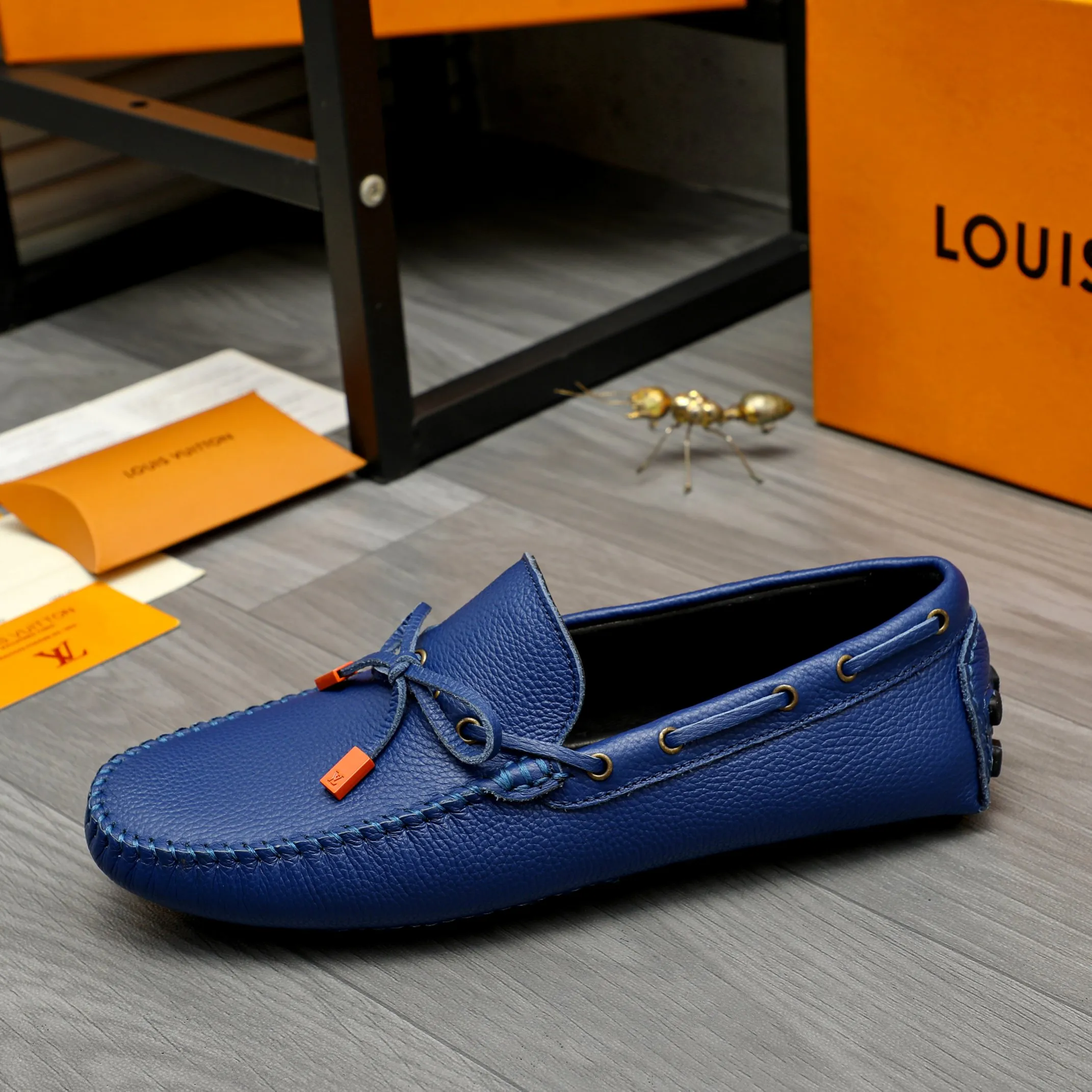 Men's shoes 💰420 Product trademark: LV "Louis Vuitton" casual slip-on shoes Regular size: 38-46 (45.46 custom-made, non-returnable) Product materials: Selected pebbled cowhide upper, sheepskin lining, original bean outsole